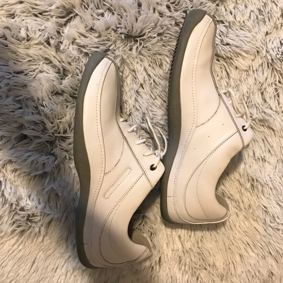 Clark’s Men’s leather white lace shoe - Picture 4 of 6